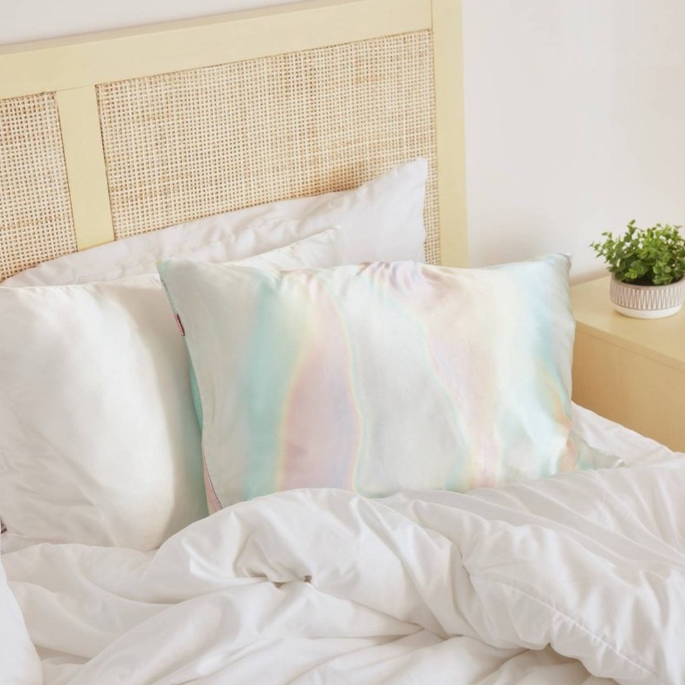 Kitsch Queen Size Satin Standard Pillowcase - Picture 3 of 4